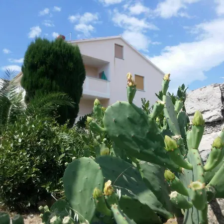 & Brna Guest house