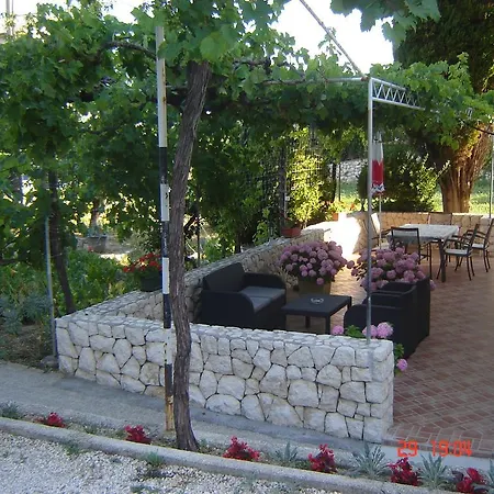 & Brna Guest house